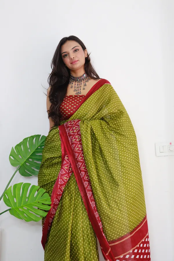 HANDICRAFT_WOMEN'S_Ikkat_PRINT_PURE_SOFT_COTTON_SAREE_WITH_BLOUSE_PIECE_With_Blouse_Piece